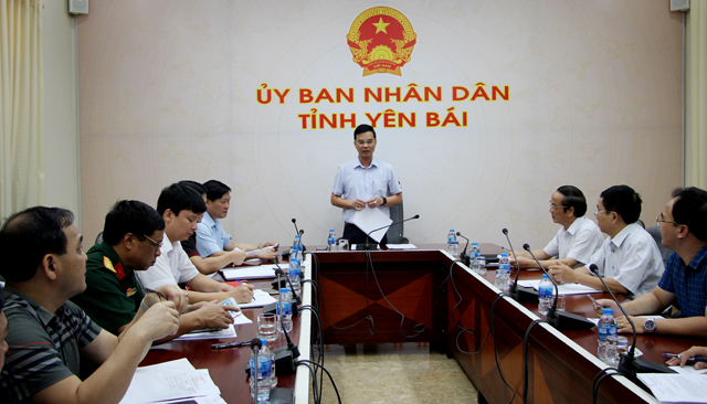 Đồng chí Dương Văn Tiến – Phó Chủ tịch UBND tỉnh phát biểu chỉ đạo tại cuộc họp.